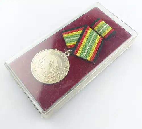 #e3495 DDR Medaille für treue Dienste NVA vgl. Band I Nr. 150 e Punze 7 1964-66