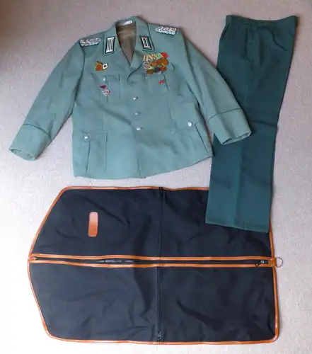 Uniform der Volkspolizei DDR Major von 1973 mit Orden & Absolventenabzeic, un149