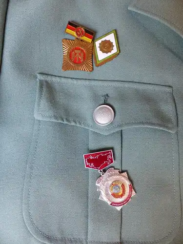 Uniform der Volkspolizei DDR Major von 1973 mit Orden & Absolventenabzeic, un149