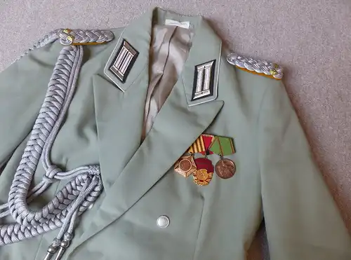 Uniform Jacke Oberstleutnant Nachrichten Einheit der NVA + 3 Orden, Achse, un147