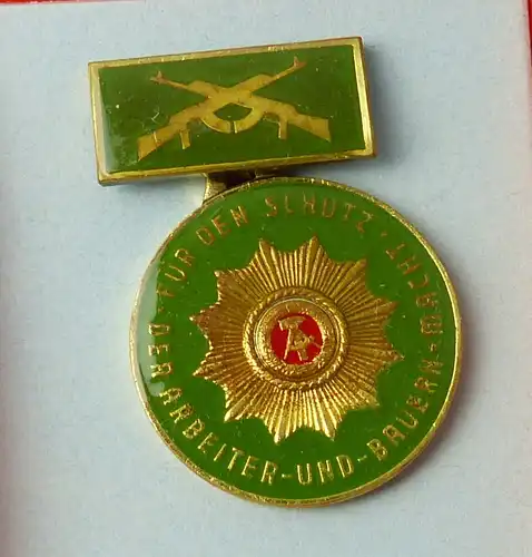 Medaille : Für den Schutz der Arbeiter- und- Bauern -Macht Band II,Nr.53 / r455