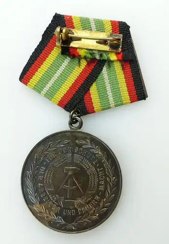 #e3101 DDR Medaille für treue Dienste in der NVA vgl. Band I Nr.150e # Punze 5 #