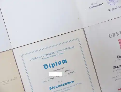 #e6670 Konvolut DDR Urkunden Juristische Hochschule Potsdam Diplomjurist ab 60er