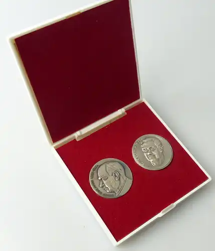 2 Medaillen Ernst Thälmann Wilhelm Pieck im Etui r 207