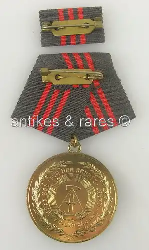 DDR Ehrenabzeichen Für Verdienste in der Reservistenarbeit in Gold