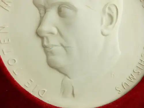 e12081 Original alte sehr große Ernst Thälmann Medaille Meissen Porzellan