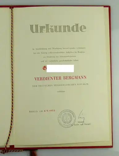 Urkunde: Verdienter Bergmann der DDR, verliehen 1975, Orden1906