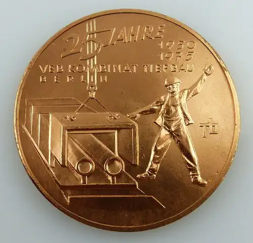 Medaille: 25 Jahre VEB Kombinat Tiefbau Berlin 1950-1975 bronzefarben, Orden2704