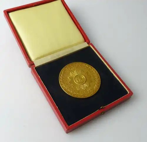 Medaille : Volkpolizei Für den Schutz der Arbeiter und Bauern Macht / r 275