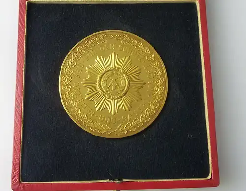 Medaille : Volkpolizei Für den Schutz der Arbeiter und Bauern Macht / r 275