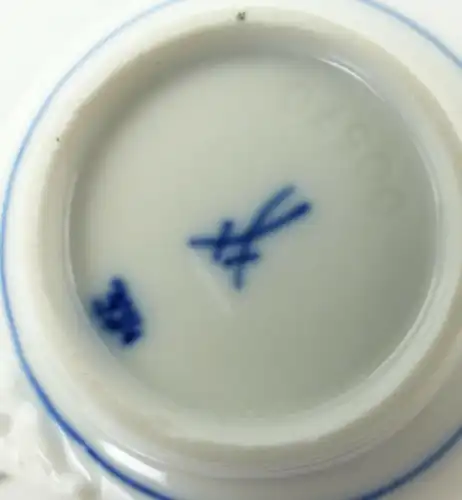 E9824 2 teilige Meissen Mokkatasse mit Zwiebelmuster 2. Wahl 250 Jahre Jubiläum