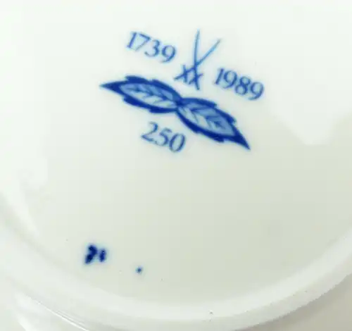 E9824 2 teilige Meissen Mokkatasse mit Zwiebelmuster 2. Wahl 250 Jahre Jubiläum