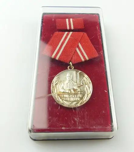 #e4642 Medaille für treue Dienste in den Kampfgruppen der Arbeiterklasse 1973-78