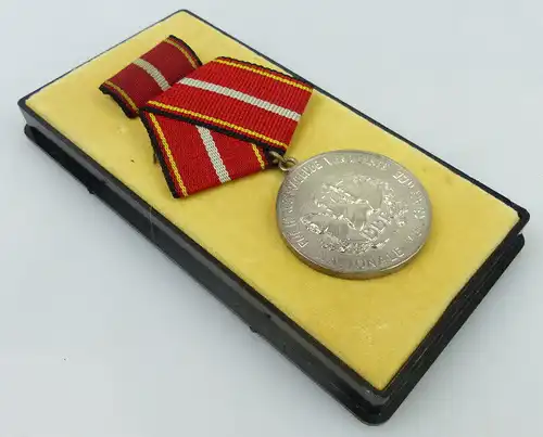 Verdienstmedaille Nationalen Volksarmee Silber mit 900 Silberpunze, Orden1002