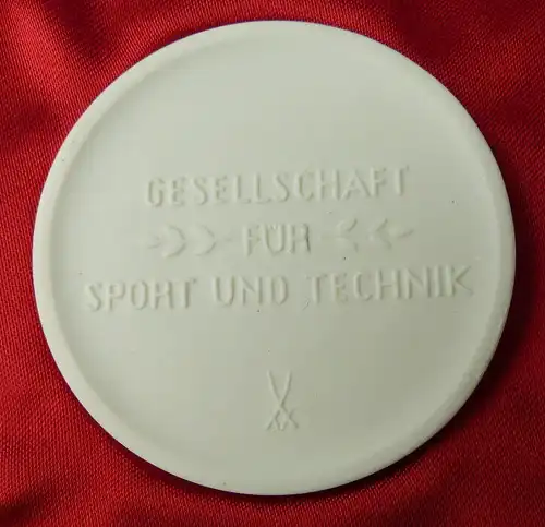 Meissen Medaille: Ernst Schneller 1890-1944 Gesellschaft für Sport Orden1475