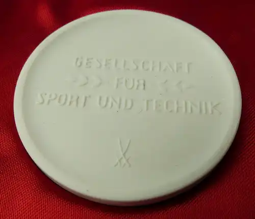 Meissen Medaille: Ernst Schneller 1890-1944 Gesellschaft für Sport Orden1475