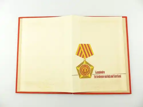 e12162 Original Kampforden goldfarben Generalmajor mit Urkunde 13c von 1974