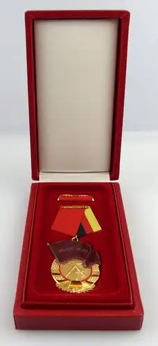 Medaille im Etui Banner der Arbeit Stufe III Orden3107