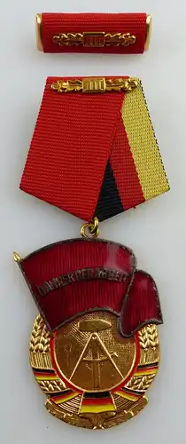 Medaille im Etui Banner der Arbeit Stufe III Orden3107