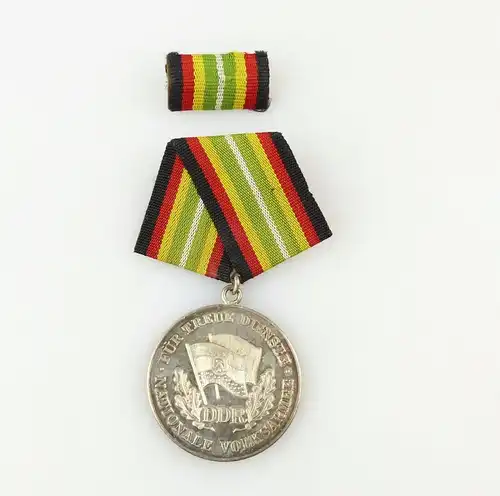 #e7483 DDR Medaille für treue Dienste NVA vgl. Band I Nr. 150 e Punze 8 1964-66