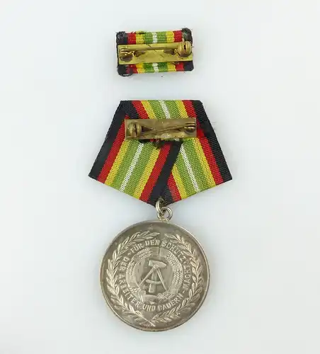 #e7483 DDR Medaille für treue Dienste NVA vgl. Band I Nr. 150 e Punze 8 1964-66