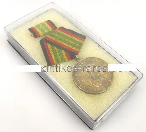 DDR Medaille für treue Dienste in der Nationalen Volksarmee in Gold, Punze 7