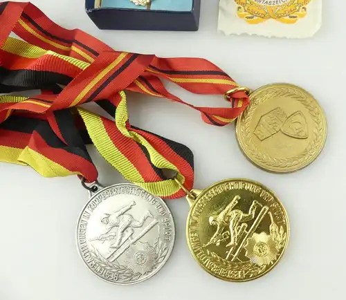 e12380 DDR Medaillen und Abzeichen DTSB Bestenermittlung Sportabzeichen Aufnäher