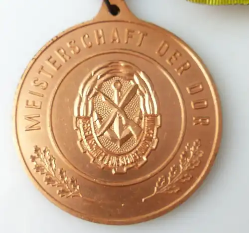 Medaille Erhöht die Verteidigungsbereitschaft der DDR Meisterschaft r389