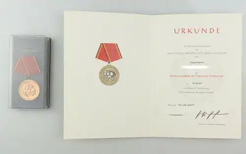 e10659 DDR Nachlass P Verdienstmedaille der Nationalen Volksarmee Bronze 147 g