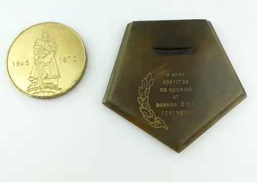 #e4270 Russische Medaille auf Sockel 1945 - 1970 DDR Berlin