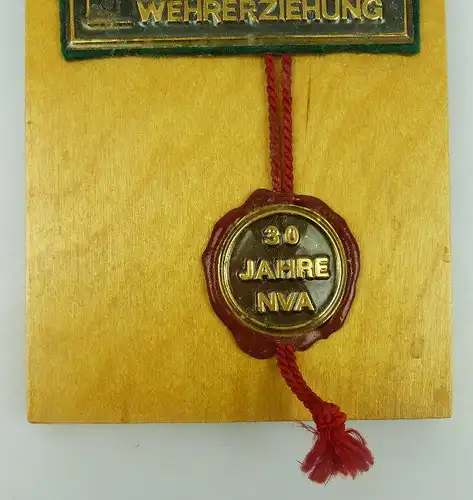 Medaille auf Holz: Für gezeigte Leistungen in der soz. Wehrerziehung, Orden977