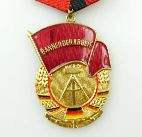 e10564 DDR Orden Banner der Arbeit 1974 zum Vergleich siehe Band I Nummer 6 f