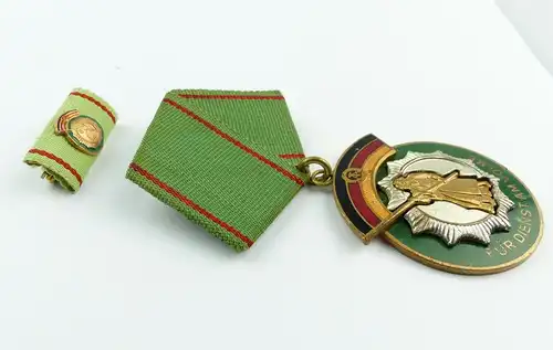 #e8746 Medaille "Ehrenzeichen der Deutschen Volkspolizei" Nr. 121 d/2