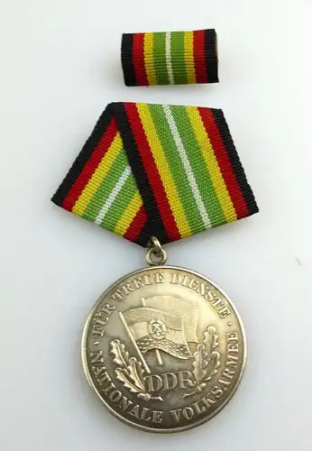 #e2836 DDR Medaille für treue Dienste in der NVA vgl. Band I Nr.150c # Punze 2 #
