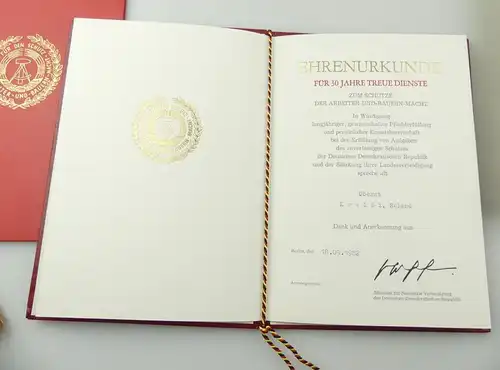 e12353 Kleines Konvolut Urkunden und Zeugnis Ehrenmedaille FDJ Studium