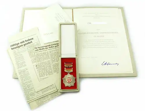 e10560 Vaterländischer Verdienstorden in Silber mit Urkunde Mappe Einladung DDR