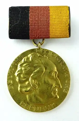 Nationalpreis der DDR von 1950 aus 750 er Gold vgl. Band I Nr. 25 c, Orden3335