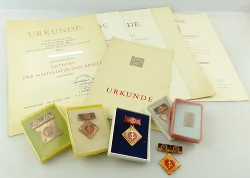 e11910 6 original alte Orden Aktivist der DDR mit Urkunden siehe Fotos