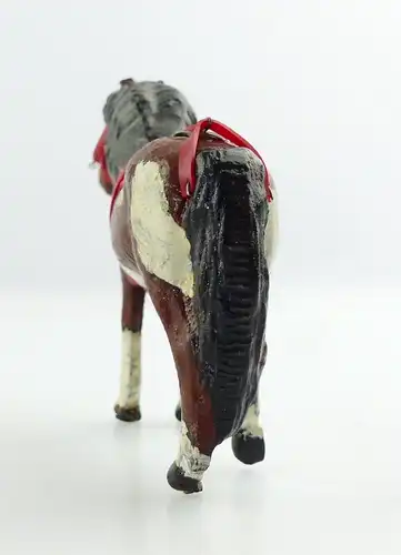 e9409 Antikspielzeug Tier Masse Figur Lineol Pony weiß gescheckt mit Zaumzeug