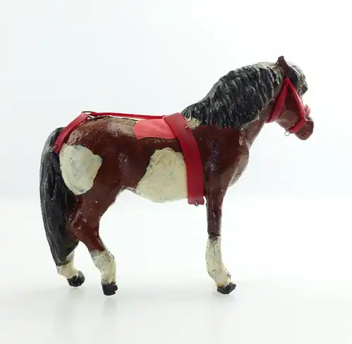 e9409 Antikspielzeug Tier Masse Figur Lineol Pony weiß gescheckt mit Zaumzeug