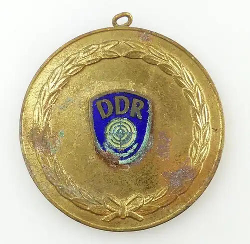 e9330 GST Sportschießen Sieger Medaille DDR goldfarben