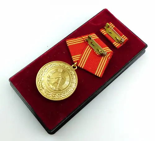 #e5597 DDR Medaille für treue Dienste MdI / Volkspolizei in Gold vgl. Nr. 138
