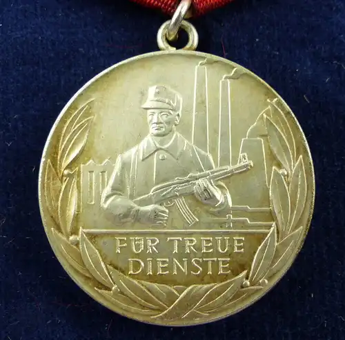 #e4643 Medaille für treue Dienste in den Kampfgruppen der Arbeiterklasse 1965-73