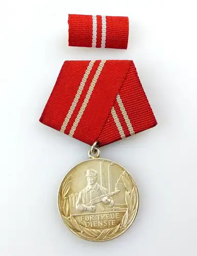 #e4643 Medaille für treue Dienste in den Kampfgruppen der Arbeiterklasse 1965-73