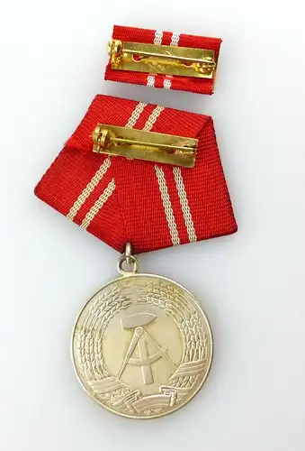 #e4643 Medaille für treue Dienste in den Kampfgruppen der Arbeiterklasse 1965-73