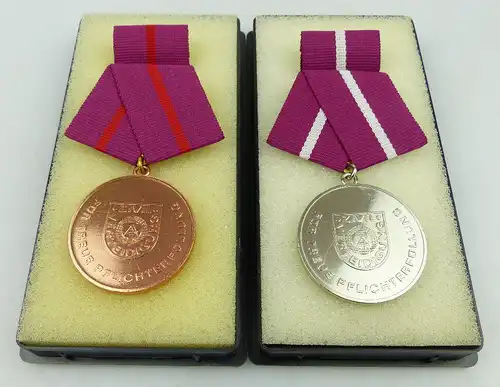 2 Medaillen: Pflichterfüllung Zivilverteidigung DDR Bronze, Silber, Orden1160