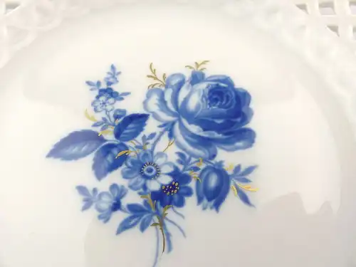 #e3935 Kleiner Meissen Durchbruchteller 1. Wahl mit Blumen Aquatinta und Gold