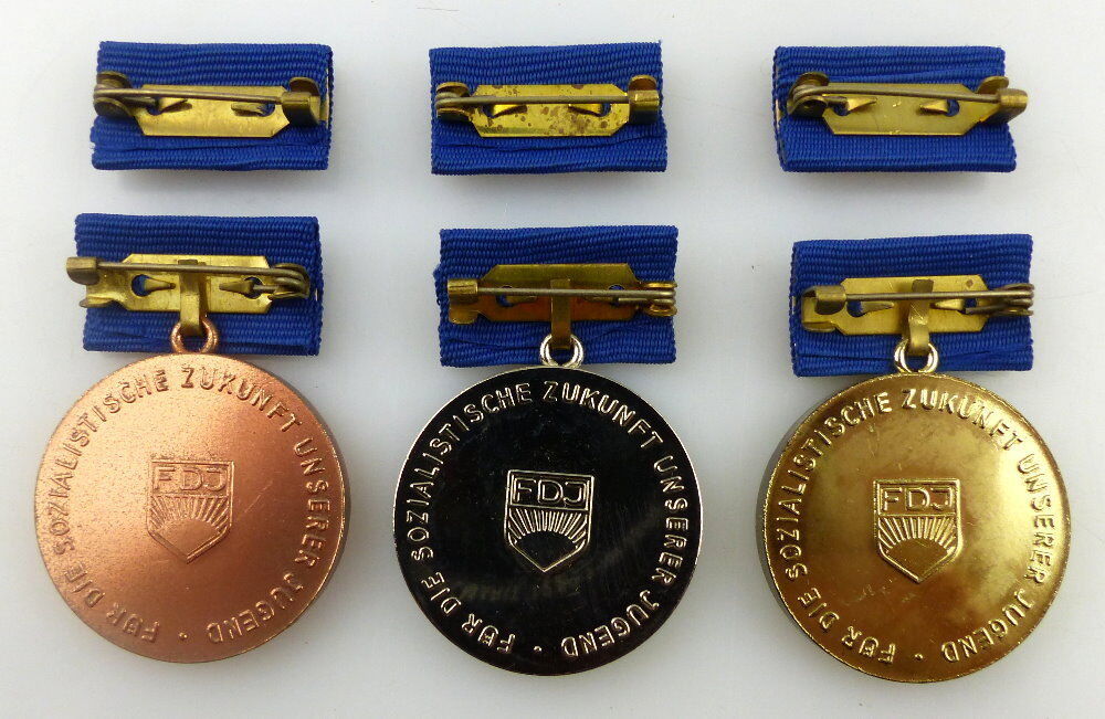 Orden2995 3 Artur Becker Medaillen Bronze Silber Gold FDJ Freie Deutasche Jug 
