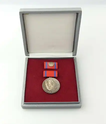 e10764 Hermann Duncker Medaille für Verdienste bei der Erziehung der Jugend FDGB