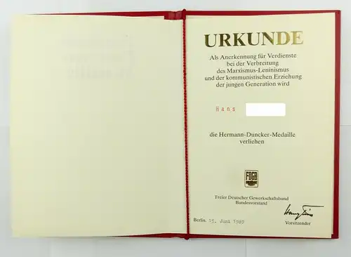 #e6764 Konvolut DDR Urkunden mit Mappe z.B. Hermann-Duncker-Medaille FDGB 1989